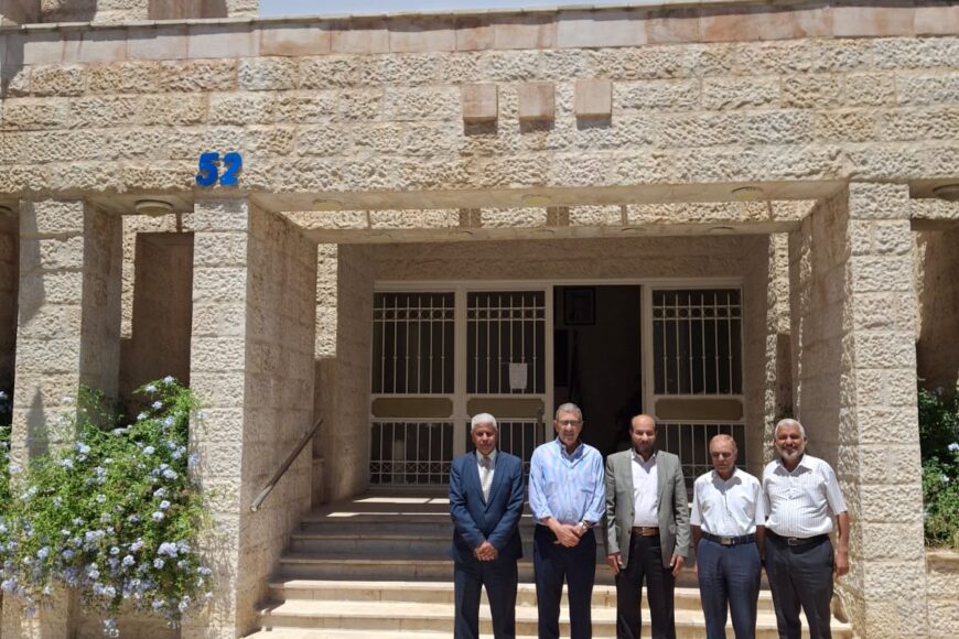 استقبلت الجمعية الأردنية للوقاية من حوادث الطرق أعضاء من الهيئة الإدارية لمنتدى سحاب الثقافي حيث أكد رئيس الجمعية على أهمية التشاركية بين الجمعية و المنتدى و تظافر الجهود لرفع مستوى السلامة المرورية في الاردن
