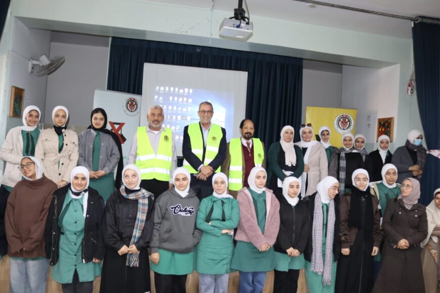 القاء محاضرة مرورية في مدرسة أم القرى الأساسية المختلطة حضرها عدد من الطالبات و سيدات من المجتمع المحلي