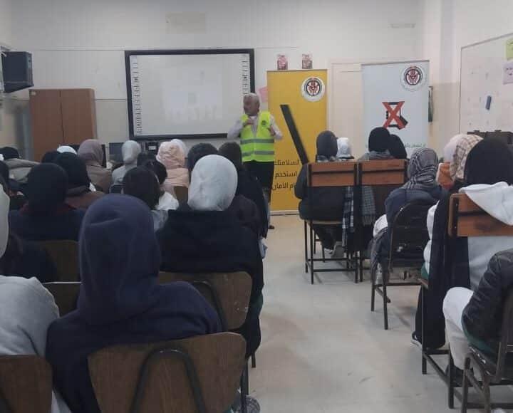 تم إلقاء محاضرة مرورية في مدرسة أم عبهرة الثانوية المختلطة في مرج الحمام  حضرها الطالبات و أعضاء من الهيئة التدريسية كما تم تدريب الطالبات على كيفية قطع الطريق