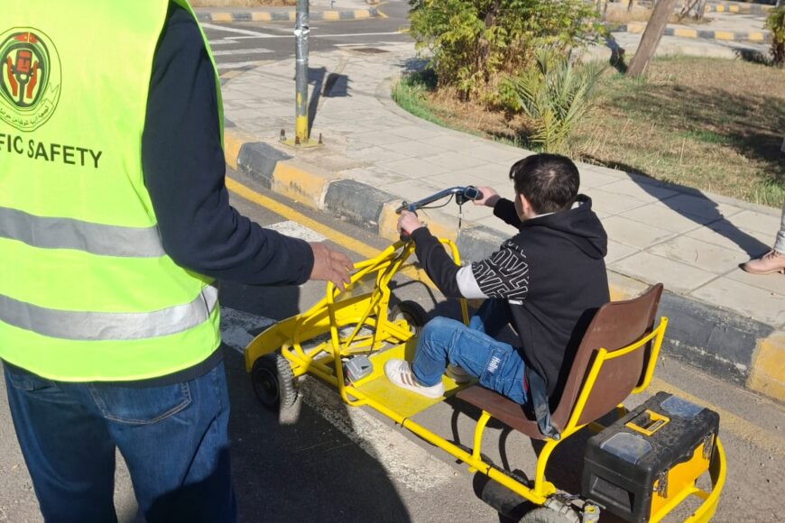 قامت مدرسة الياسمين في حي الياسمين بزيارة إلى الجمعية حيث استمع الطلبة إلى محاضرة مرورية في قاعة ايمن المعشر كما تم تدريب الطلبة على كيفية قطع الطريق و كذلك تم قيادة السيارات الكهربائية في الحديقة المرورية