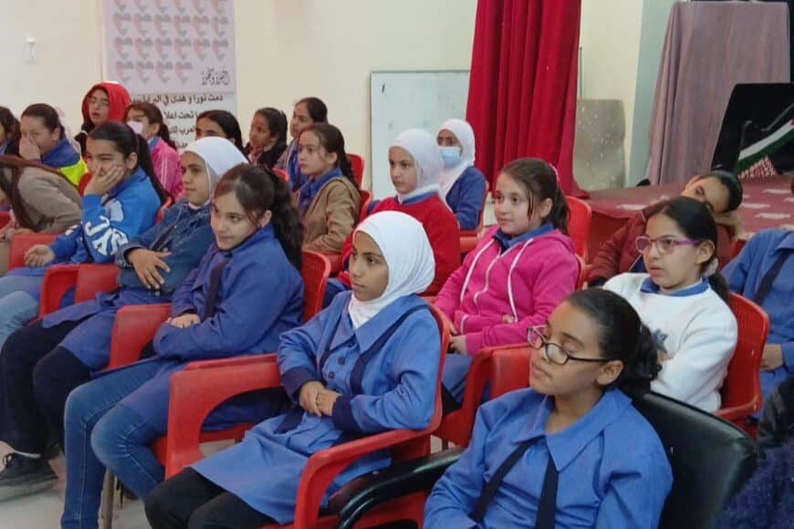 ألقى امين سر الجمعية محاضرة توعية مرورية في مدرسة يافا الأساسية للبنات في القويسمة و تم تدريب الطالبات على كيفية قطع الطريق