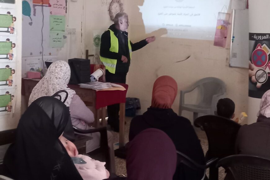 ألقى امين سر الجمعية محاضرة مرورية حضرها الأمهات من المجتمع المحلي و ذلك في مدرسة خديجة بنت خويلد الأساسية للإناث في جبل الجوفة