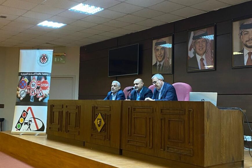 ألقى رئيس الجمعية محاضرة مرورية بعنوان ( السلامة المرورية …. واقع و حلول ) في كلية عمان الجامعية في شفا بدران و التابعة لجامعة البلقاء التطبيقية