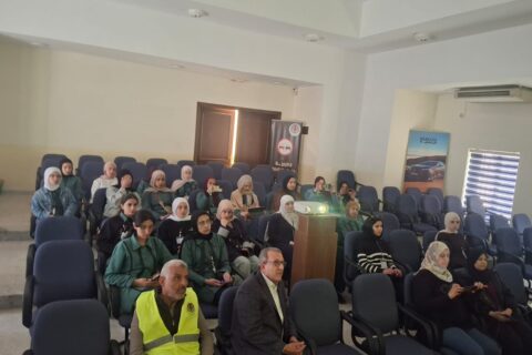 قامت مدرسة صفية بنت عبدالمطلب الثانوية للبنات في إربد بزيارة الجمعية يوم ٢٠ نيسان حيث إستمعت الطالبات الى محاضرة عن واقع السلامة المرورية في الأردن و تم تدريبهم على كيفية قطع الطريق و قيادة السيارات الكهربائية في الحديقة المرورية .