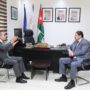 إلتقى رئيس الجمعية المهندس وفائي مسيس برئيس الجامعة الأمريكية في مأدبا في مقر الجامعة و تم التداول في مواضيع التشاركية بين الطرفين و تأسيس ناد للسلامة المرورية في الجامعة و إلقاء المحاضرات المرورية و كذلك توقيع مذكرة تفاهم . و حضر اللقاء أعضاء من الهيئة الإدارية للجمعية .