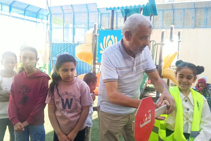 ألقى أمين سر الجمعية المهندس طارق ابو محفوظ  محاضرة مرورية في مركز التأهيل المجتمعي للمعاقين في مخيم الطالبية حضرها عدد من طلبة المركز و أفراد من المجتمع المحلي كما تم تدريب الحضور على كيفية قطع الطريق